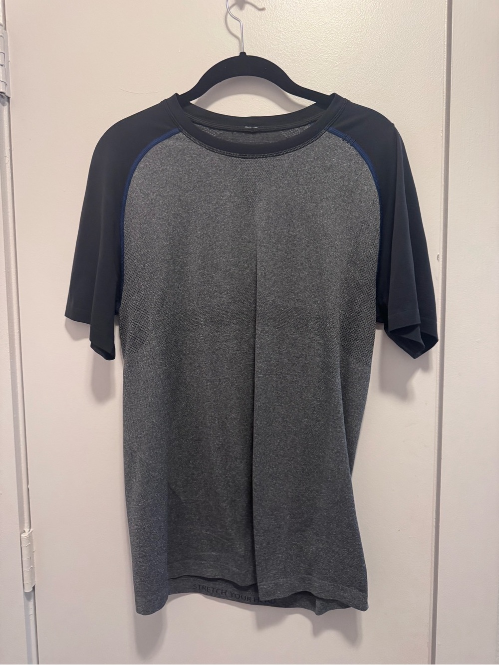 Lululemon Men’s Small Short Sleeve Athletic Shirt Gray Black Blue Technical Runn